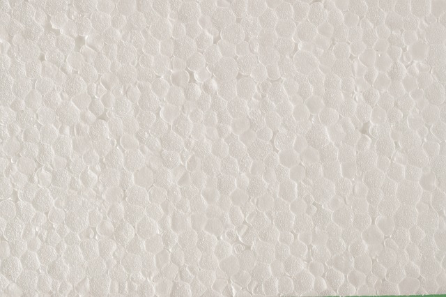 Jaké lepidlo mám použít k lepení polystyrenových desek mezi sebou?
