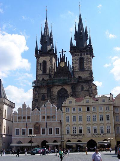 zavesne-leseni-FOX_Tynsky-chram-Staromestske-namesti.jpg