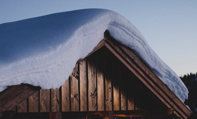 Sníh na střeše a jeho podceňovaná síla